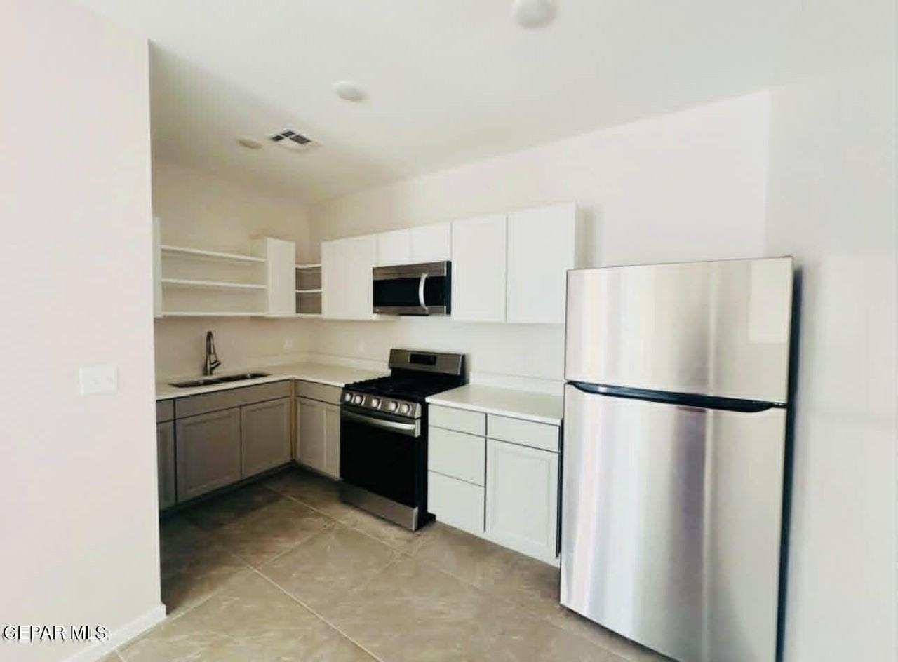3911 Tyler Ave - Photo 3 of 8