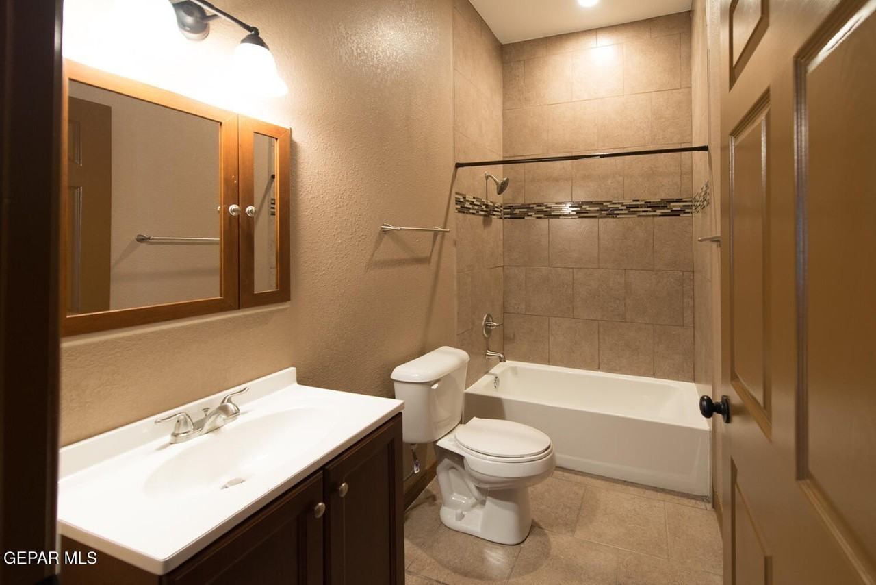 326 Coates Dr #B - Photo 5 of 27