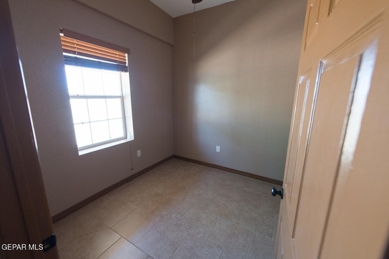 326 Coates Dr #B - Photo 6 of 27