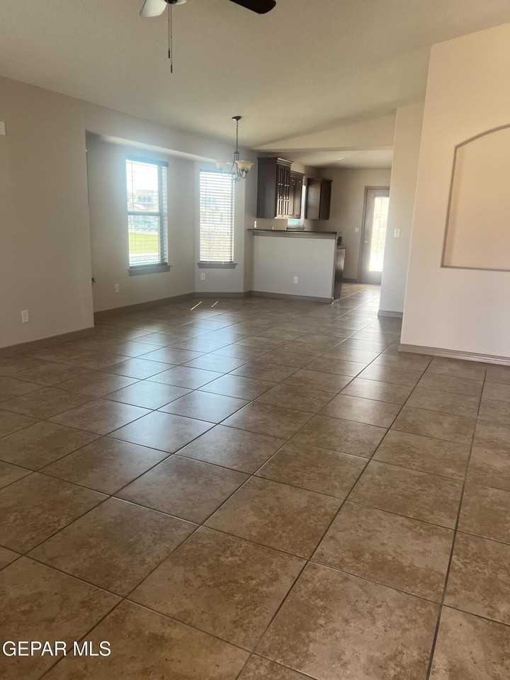 14236 Poets Rock Ln - Photo 7 of 17