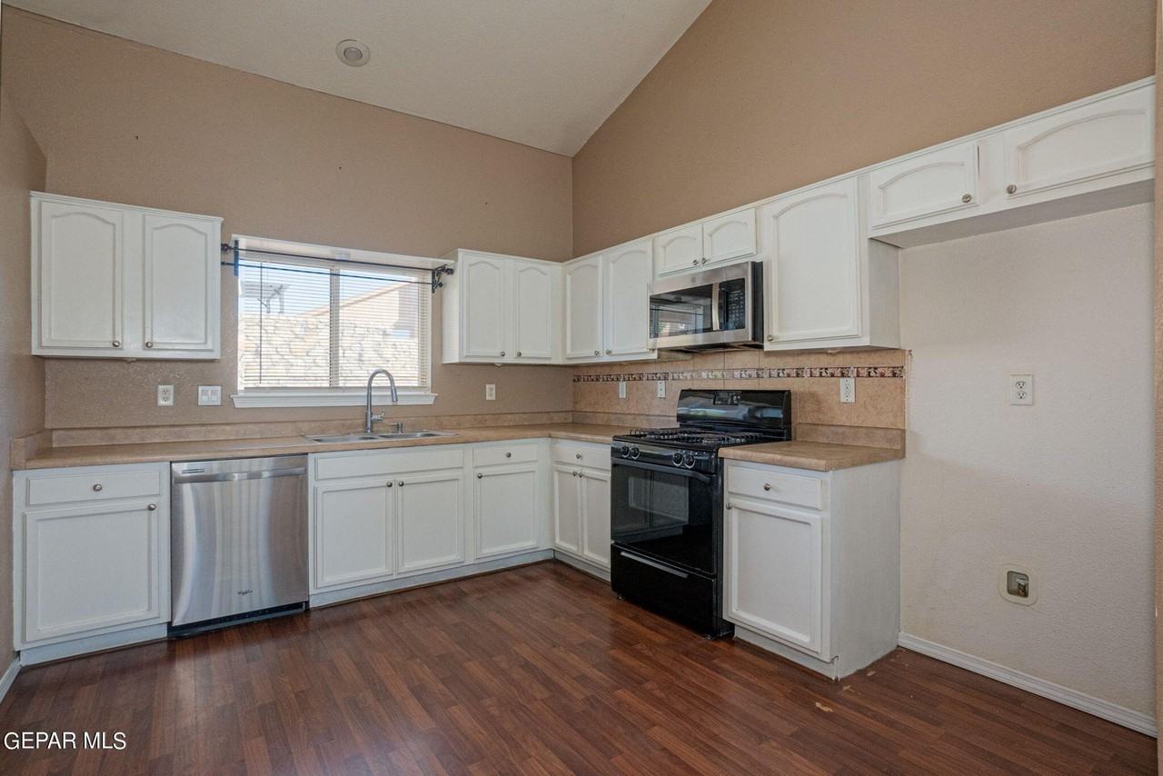 12177 Sun Arbor Pl - Photo 6 of 19