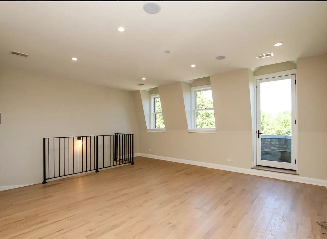 1225 W Addison St #3 - Photo 3 of 16