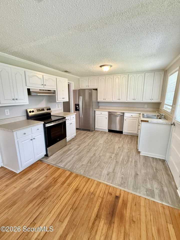 608 Linwood Dr - Photo 3 of 10