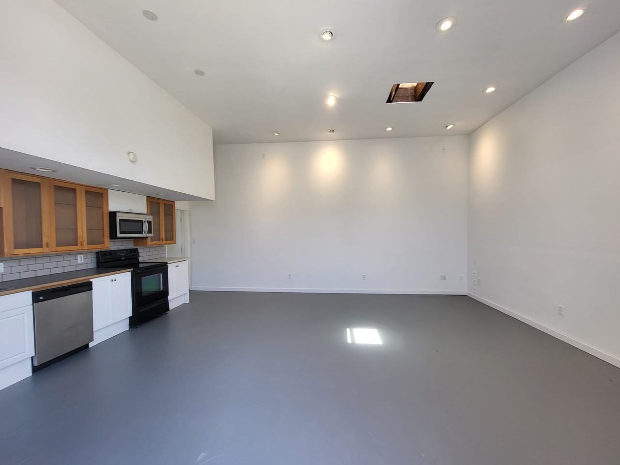 2635 Logan Ave - Photo 4 of 21