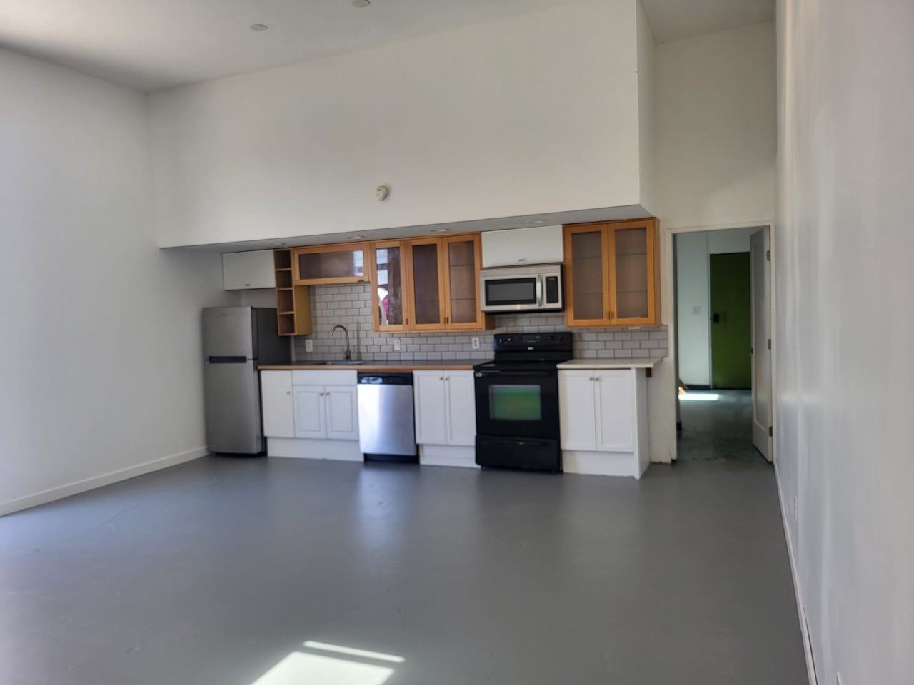 2635 Logan Ave - Photo 5 of 21