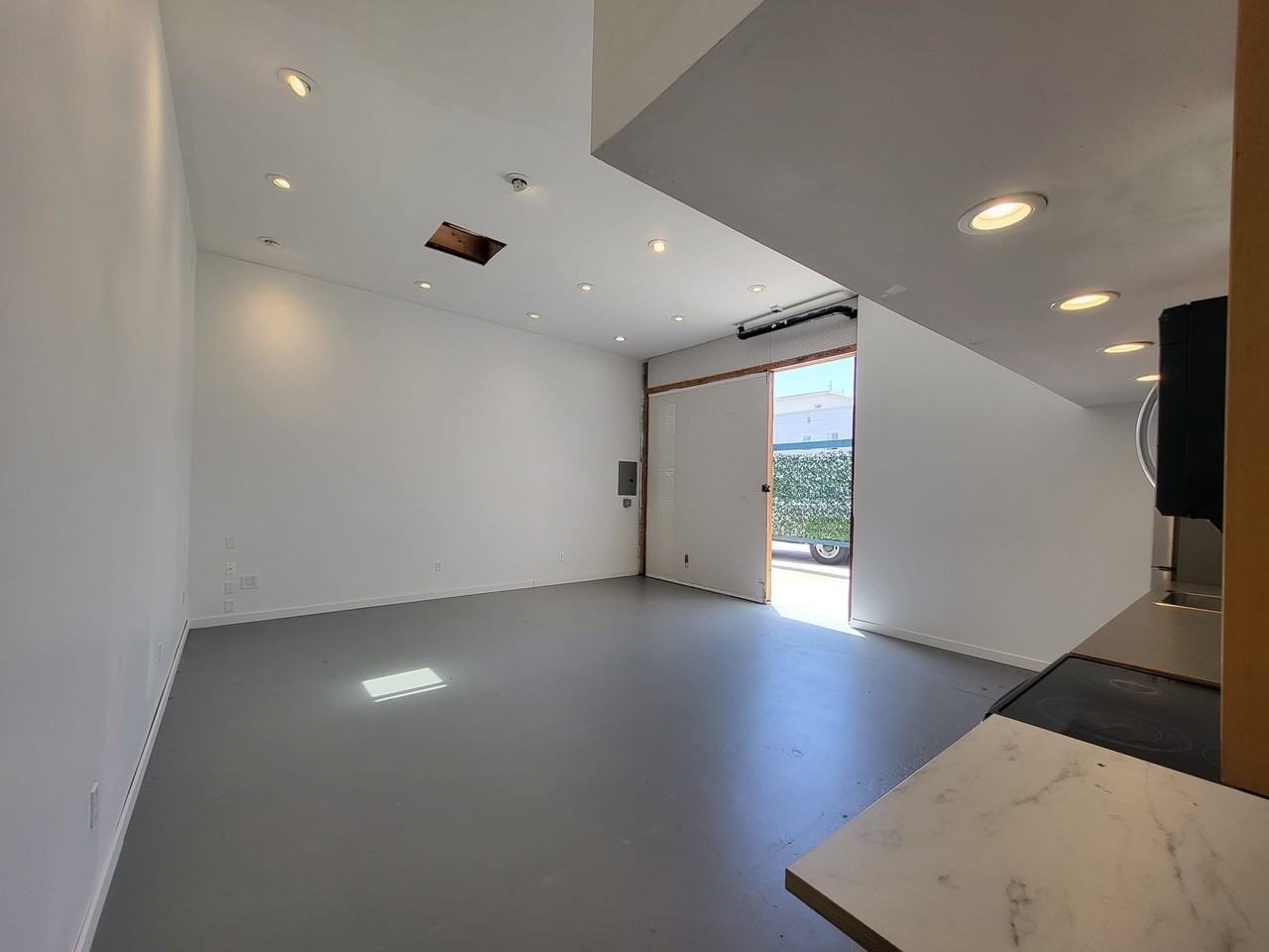 2635 Logan Ave - Photo 6 of 21