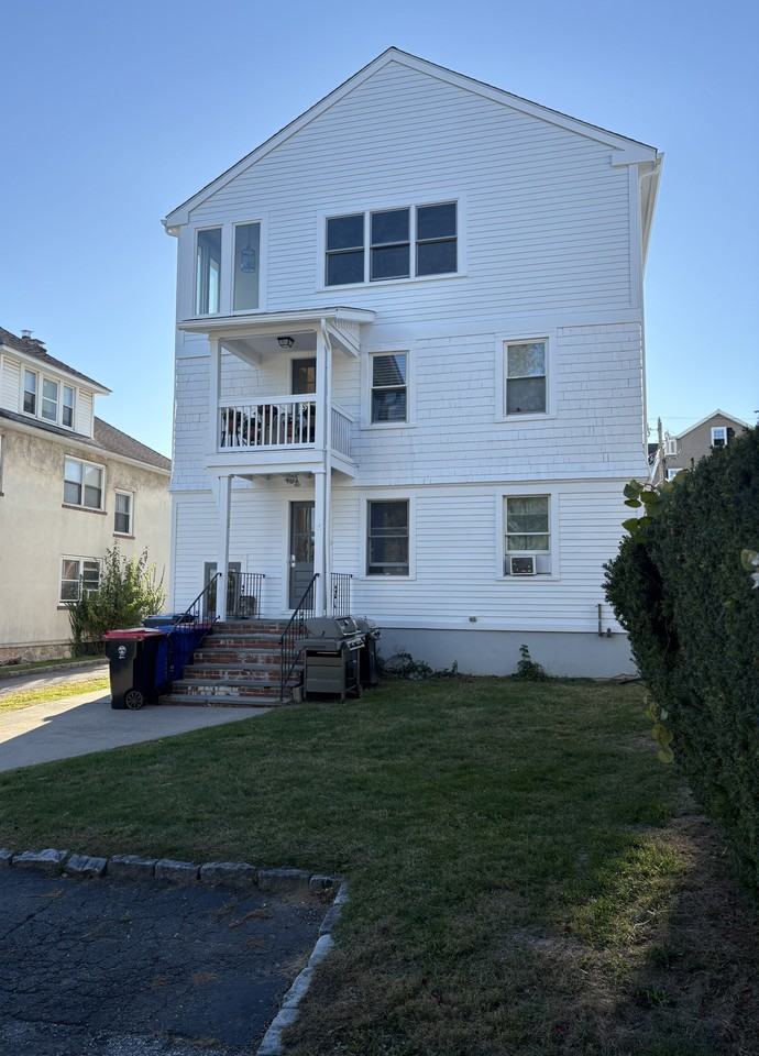 31 Woodbury Ave #1stFL - Photo 4 of 12