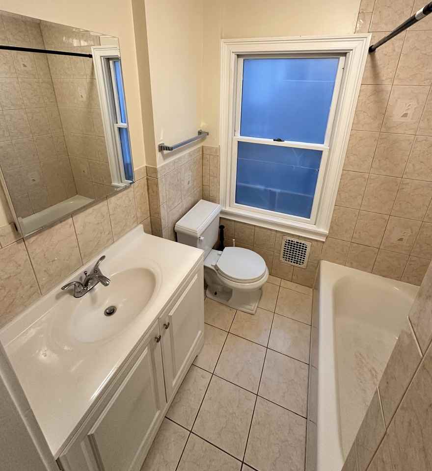 31 Woodbury Ave #1stFL - Photo 5 of 12