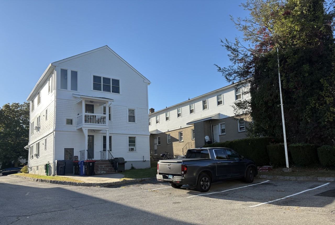 31 Woodbury Ave #1stFL - Photo 7 of 12