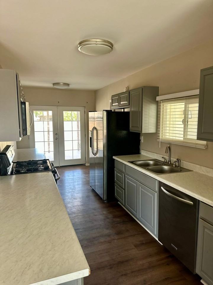 640 E Manor Dr #NA - Photo 3 of 11