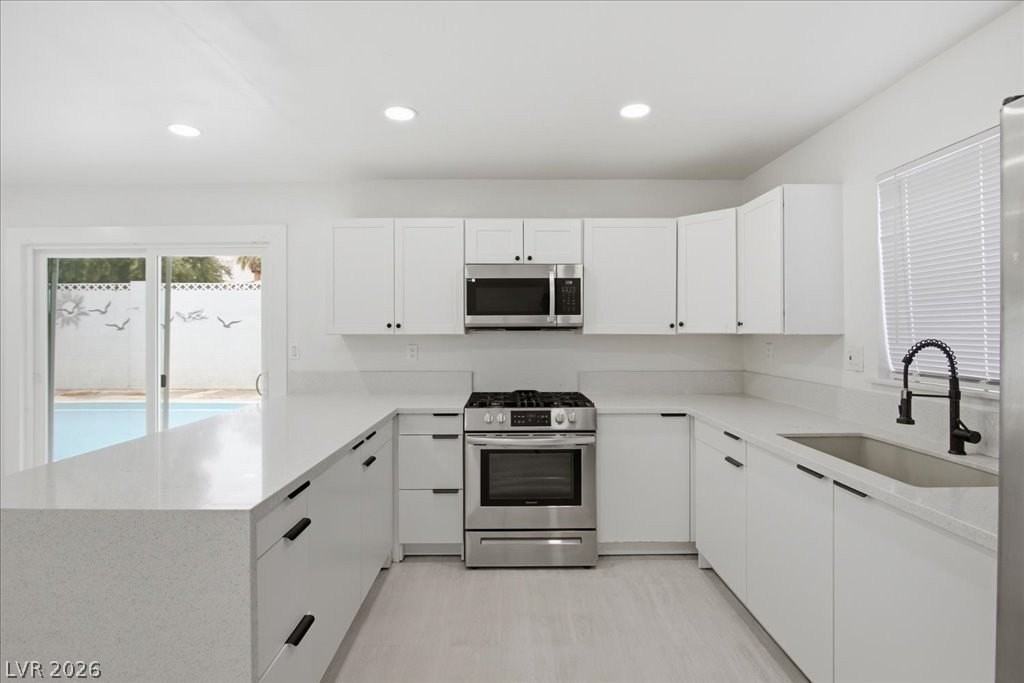 4013 Esmeralda Ave - Photo 3 of 14