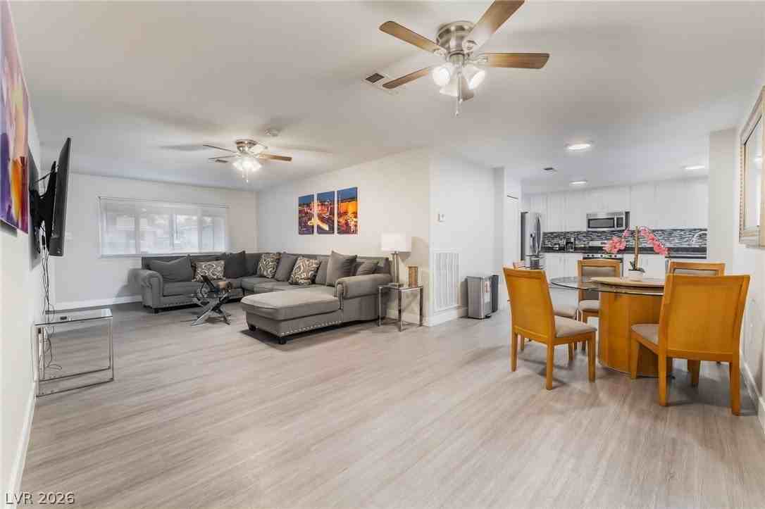 3992 Chinchilla Ave - Photo 7 of 50