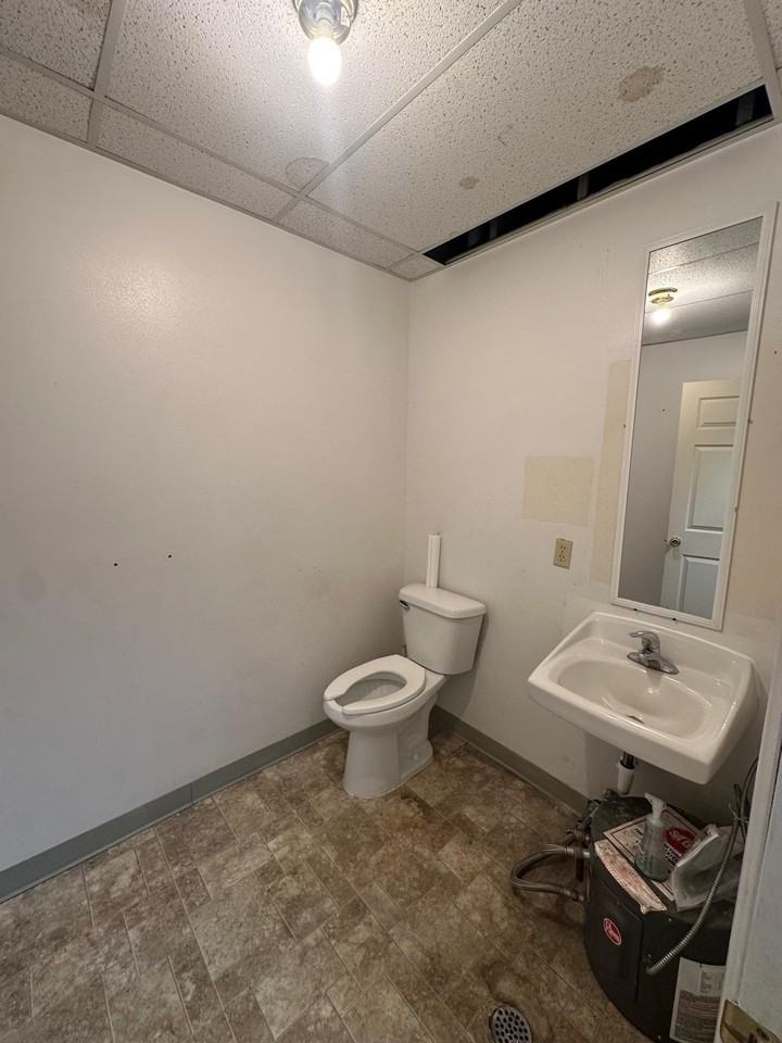 1175 Parkway Dr - Photo 6 of 9