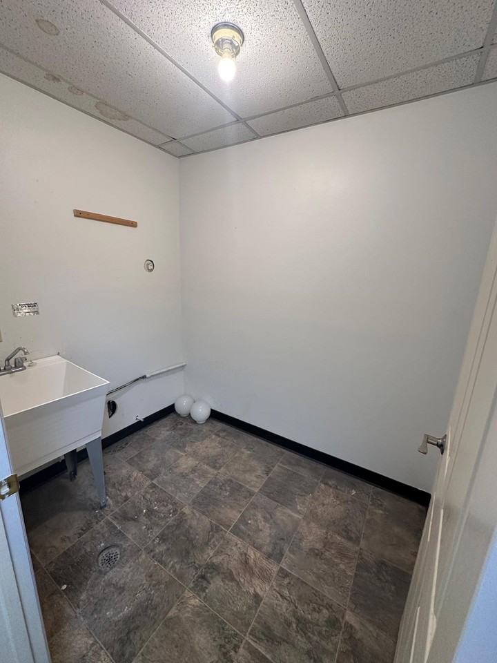 1175 Parkway Dr - Photo 7 of 9