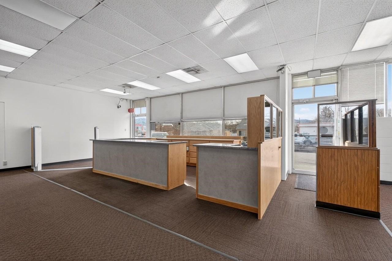 164 Jefferson Ave - Photo 2 of 36