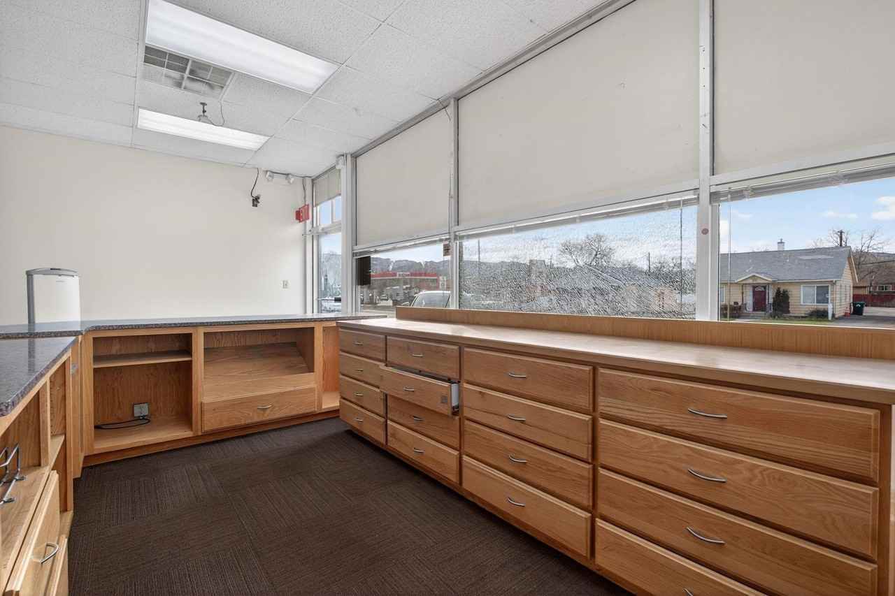 164 Jefferson Ave - Photo 5 of 36