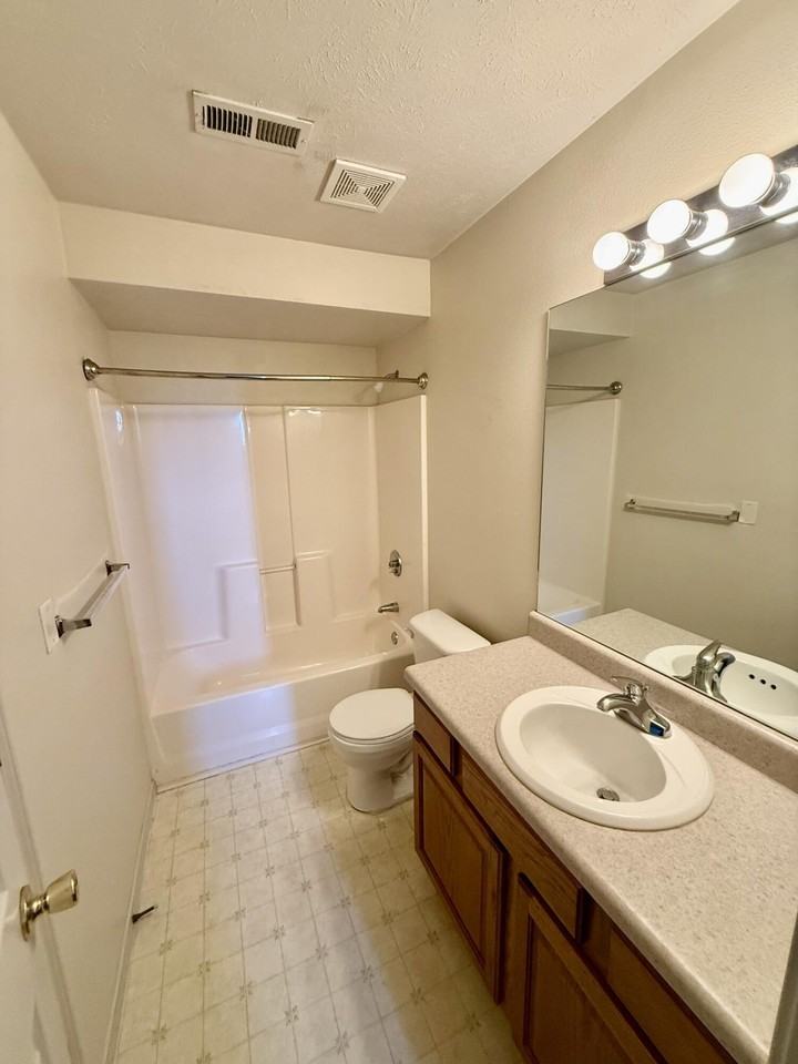 210 Forest Ln - Photo 6 of 19