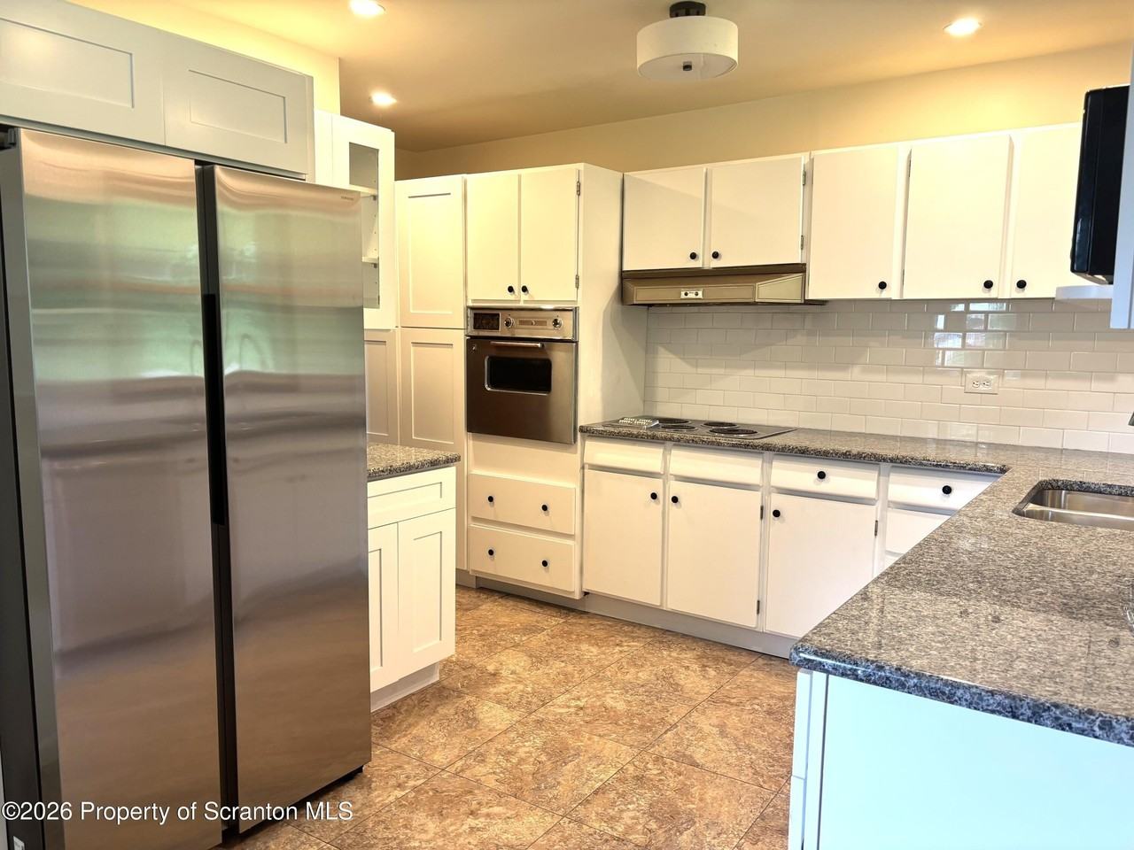 109 Laurel St - Photo 6 of 17