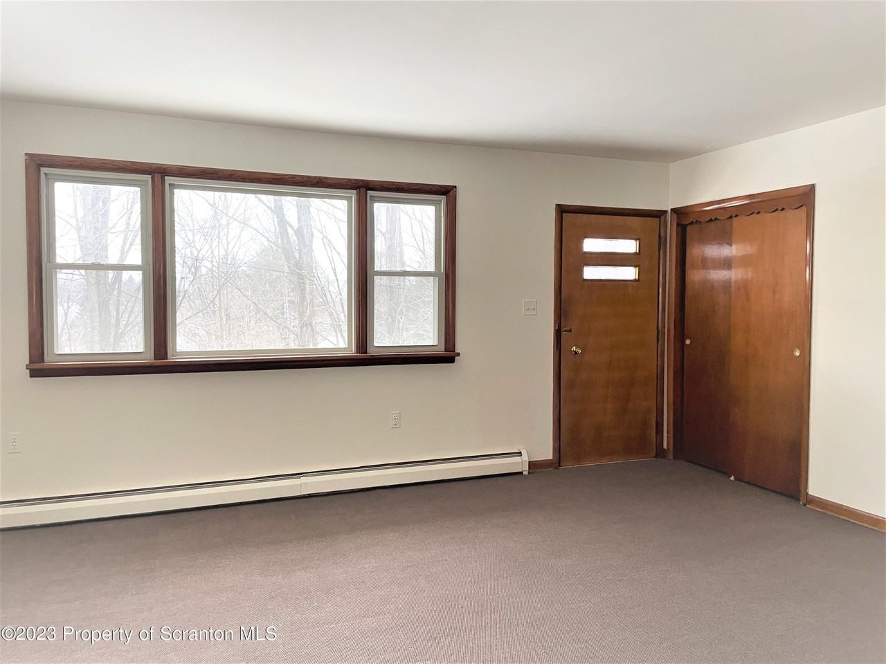 109 Laurel St - Photo 7 of 17