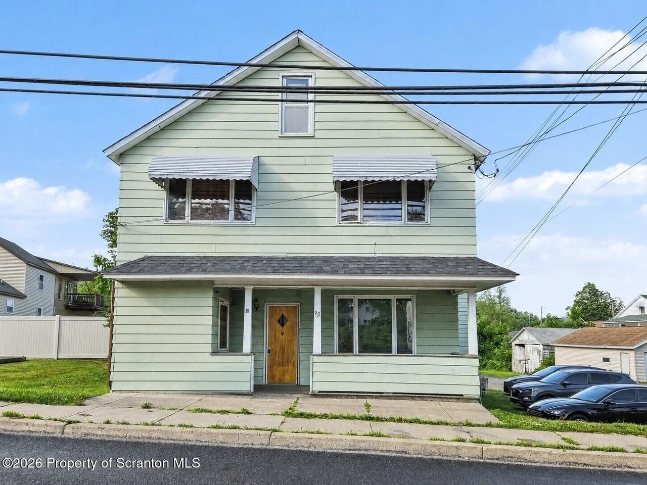 92 Fallbrook St #1stFL