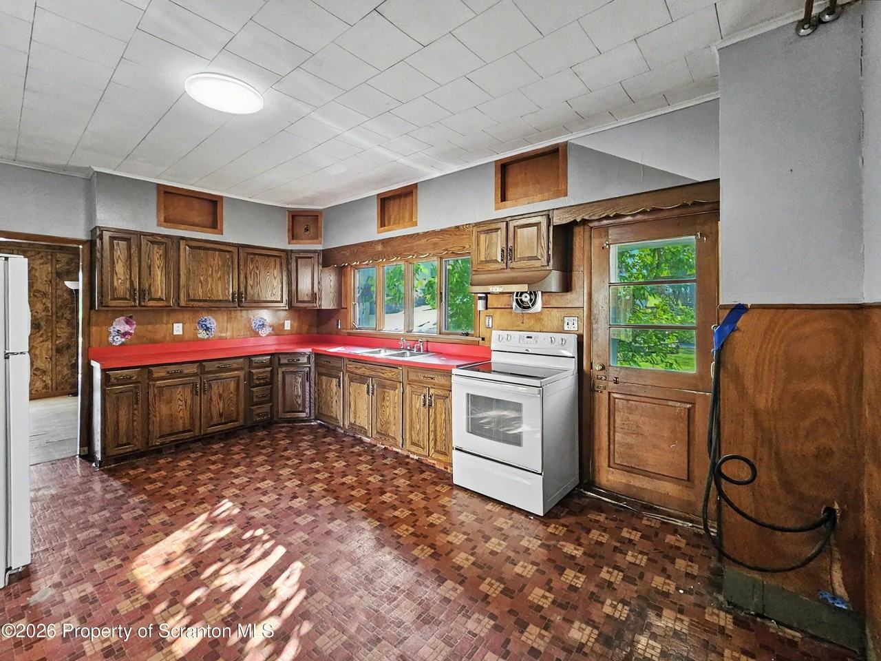 92 Fallbrook St #1stFL - Photo 4 of 13