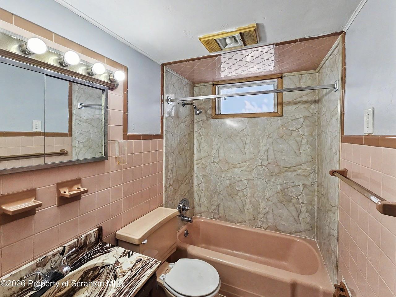 92 Fallbrook St #1stFL - Photo 6 of 13