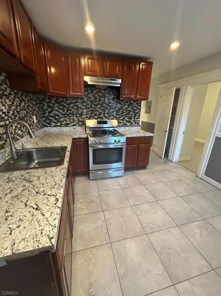 182 Seymour Ave Apt 1st