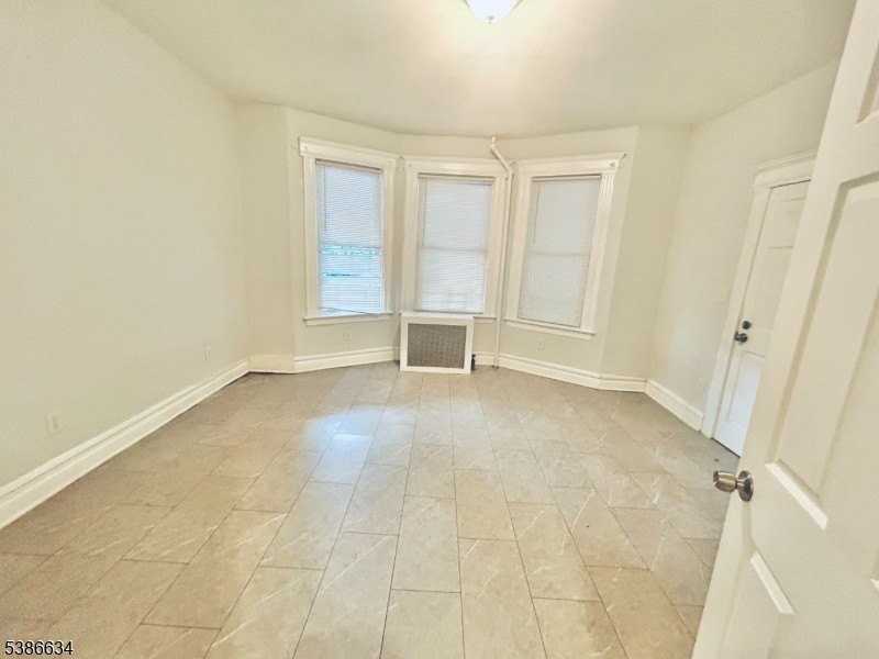 182 Seymour Ave Apt 1st - Photo 3 of 9