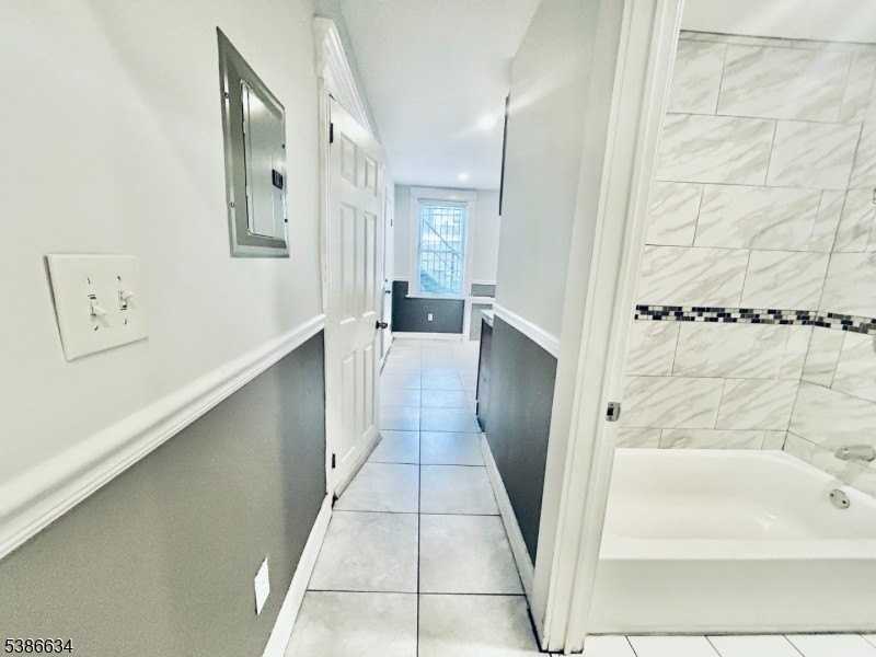 182 Seymour Ave Apt 1st - Photo 4 of 9