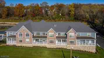 featured image of 2435 Lamington Rd #18