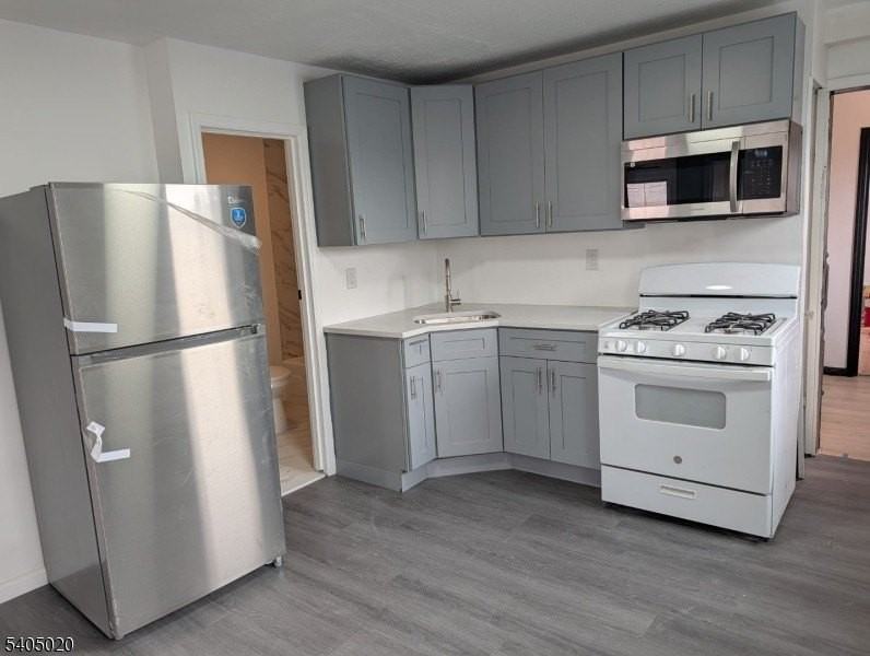 111 6th St - Photo 4 of 15