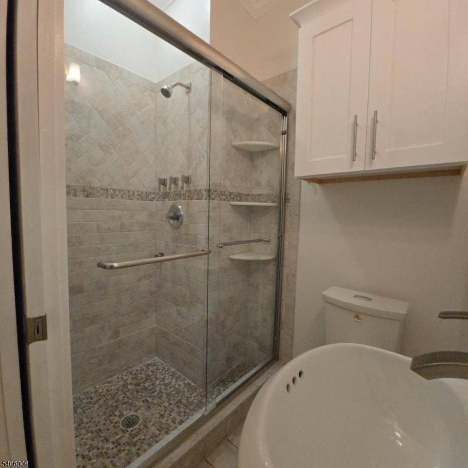95 Nichols St - Photo 3 of 8