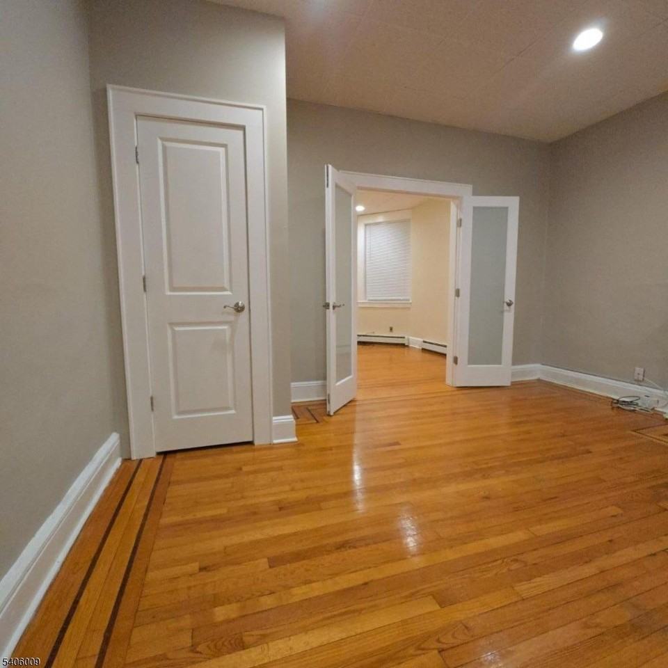 95 Nichols St - Photo 6 of 8