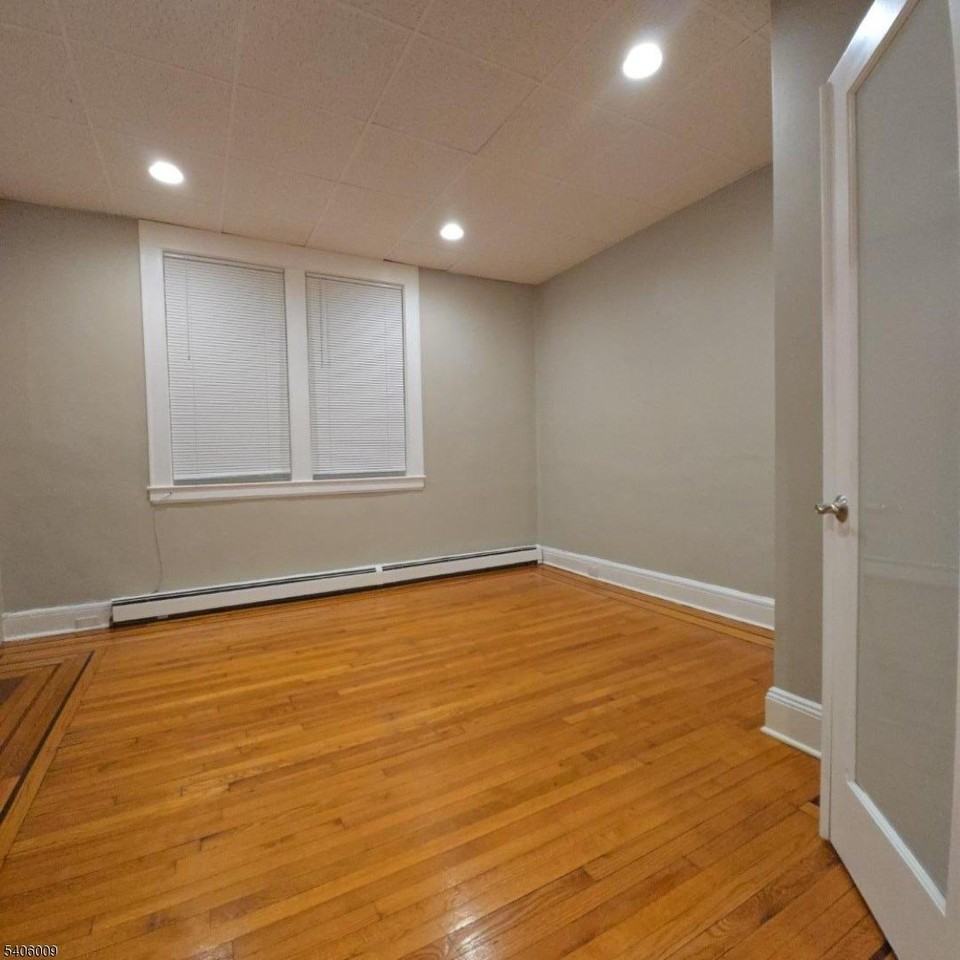 95 Nichols St - Photo 7 of 8