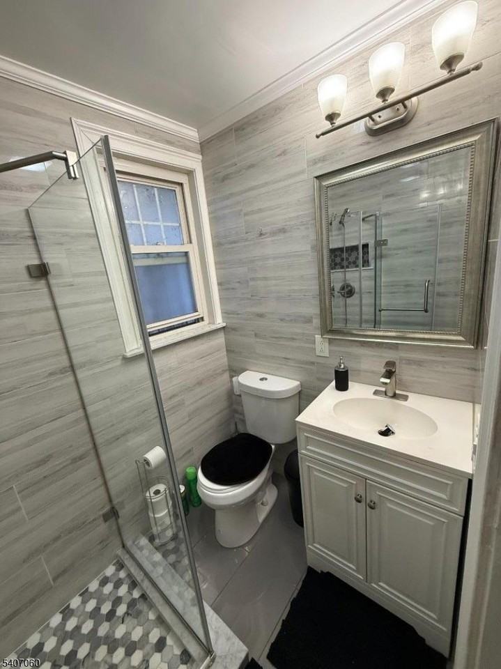 243 Lake St - Photo 2 of 10
