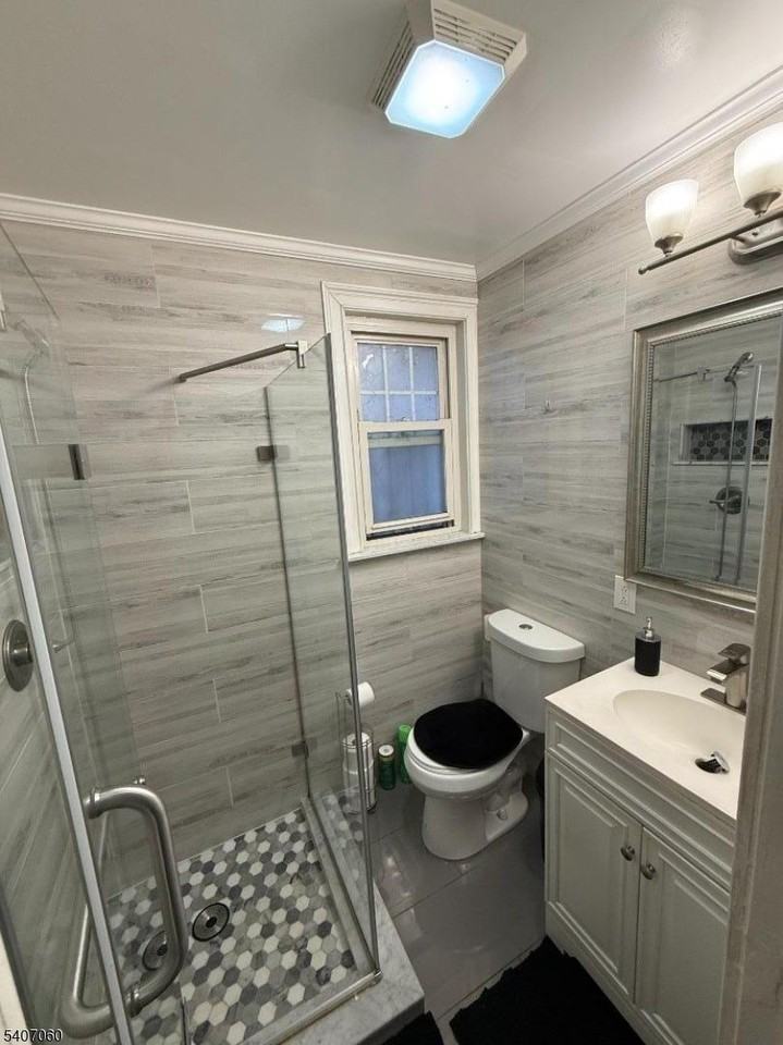 243 Lake St - Photo 3 of 10