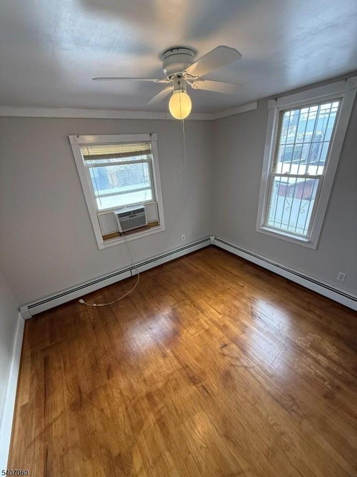 243 Lake St - Photo 4 of 10