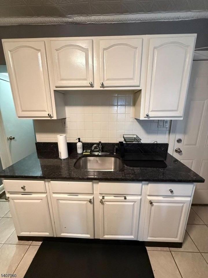 243 Lake St - Photo 6 of 10