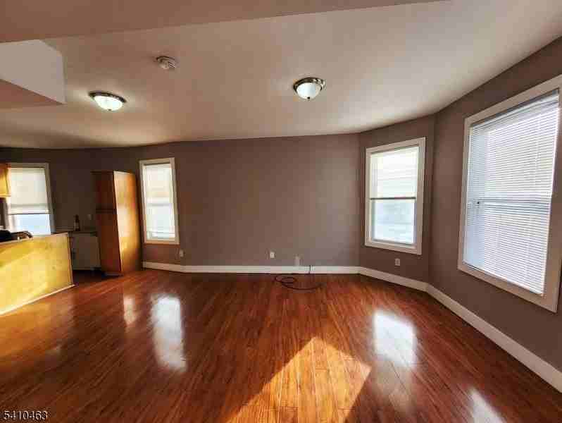 146 Hollywood Ave - Photo 3 of 22
