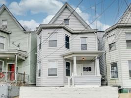 featured image of 209 N 4th St