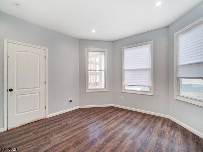 209 N 4th St - Photo 4 of 14