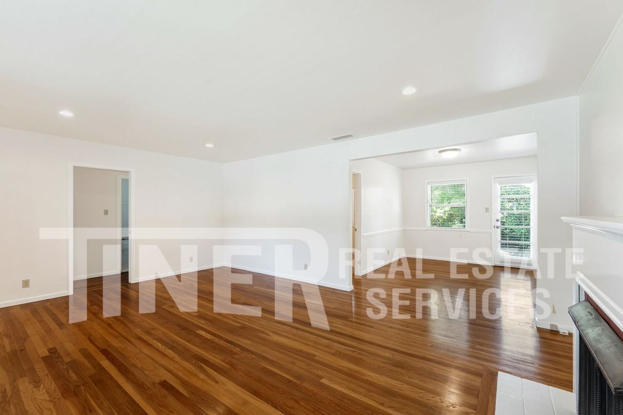 541 Sandburg Dr - Photo 3 of 24