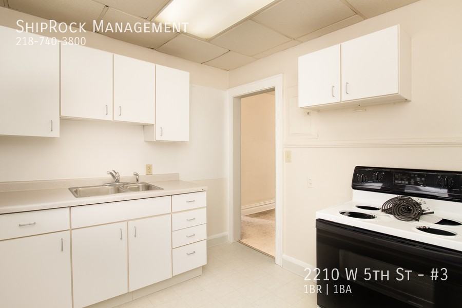 2210 W 5th St #3 - Photo 4 of 10