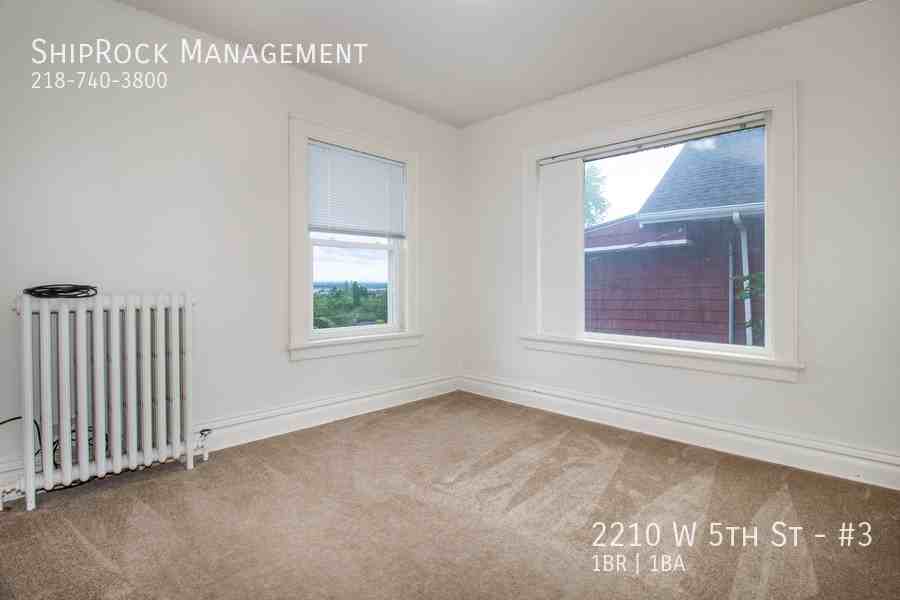2210 W 5th St #3 - Photo 7 of 10
