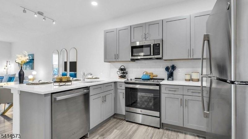 47 Kossuth St - Photo 4 of 14