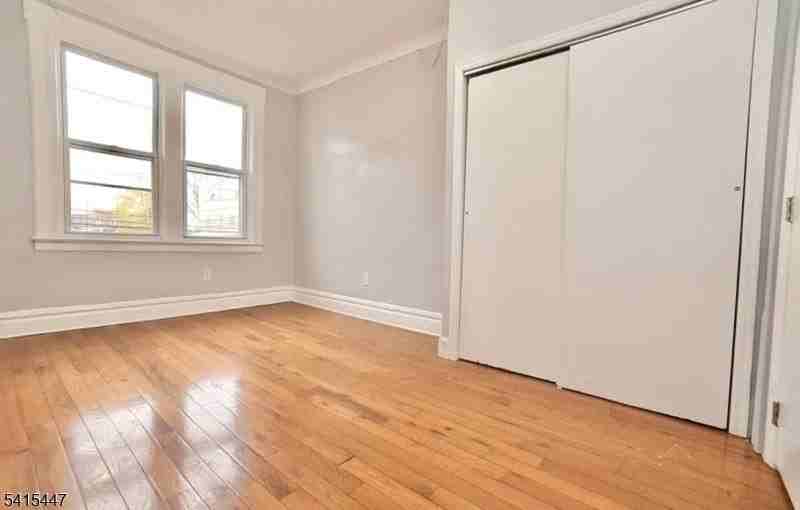 20 Stuyvesant Ave - Photo 3 of 15