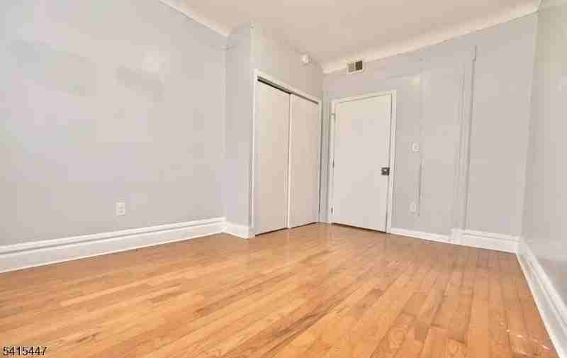 20 Stuyvesant Ave - Photo 4 of 15
