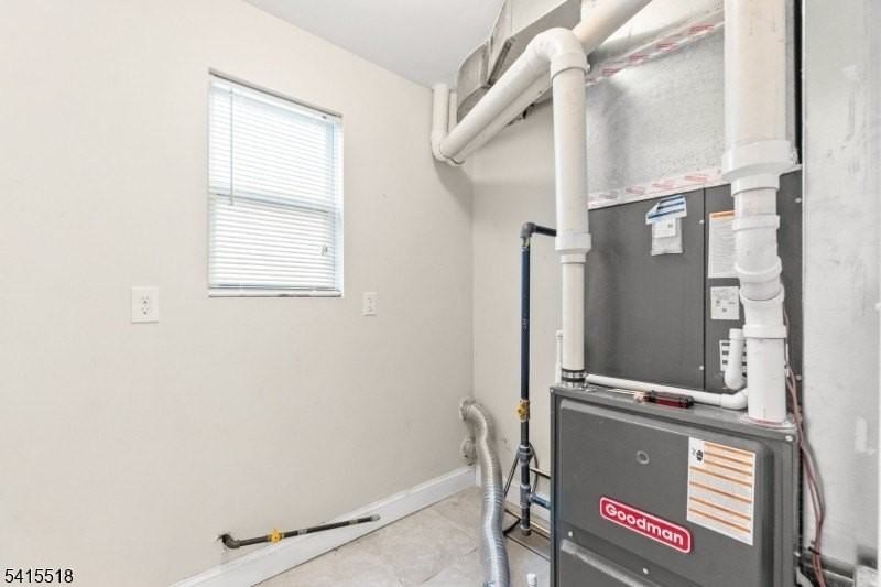 280 S 20th St - Photo 4 of 18