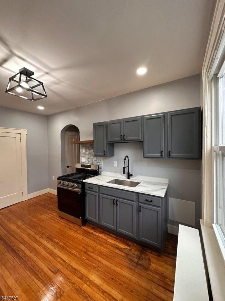 83 Aldine St #2R - Photo 7 of 20