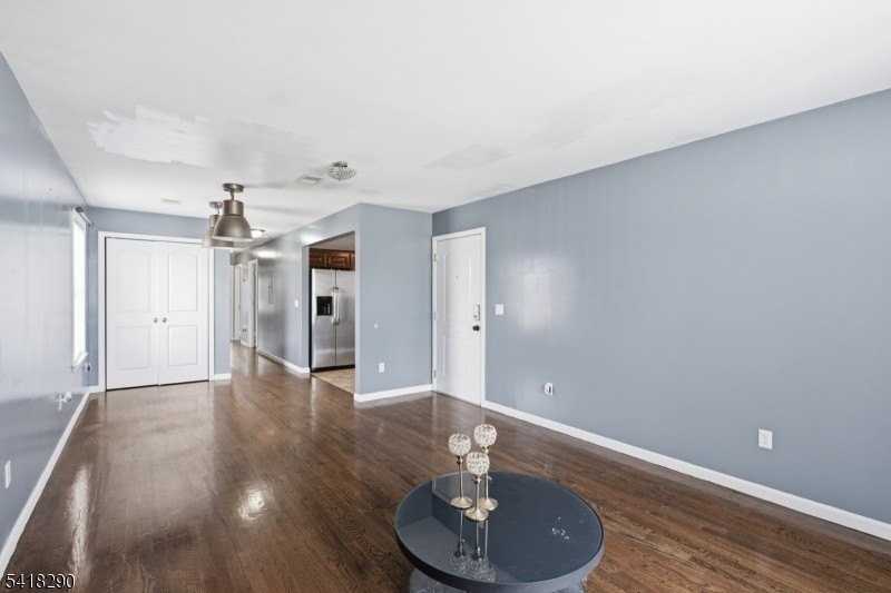 105 Peabody Pl - Photo 4 of 16
